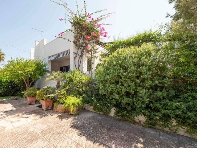Villa Indipendente in vendita a Rosa Marina di Ostuni, Puglia
