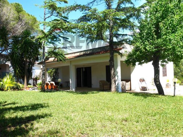 Villa Indipendente in vendita a Rosa Marina di Ostuni, Puglia