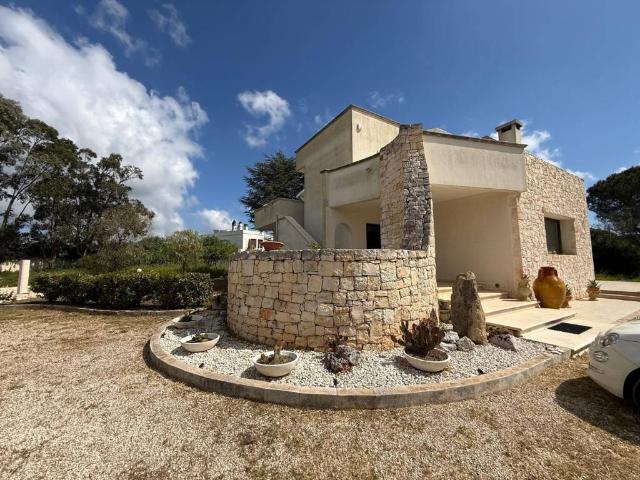 Villa Indipendente in vendita a Contrada Badessa, Puglia