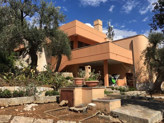 Villa Indipendente in vendita a Contrada Badessa, Puglia