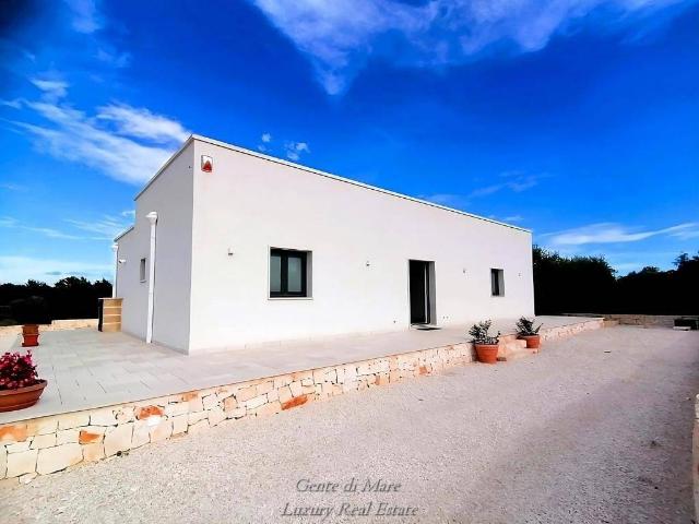 Villa Indipendente in vendita a Contrada Badessa, Puglia