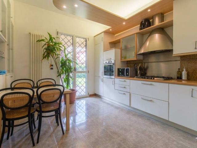 Villa Indipendente in vendita a Unione dei comuni Savena-Idice, Ozzano Dell'emilia