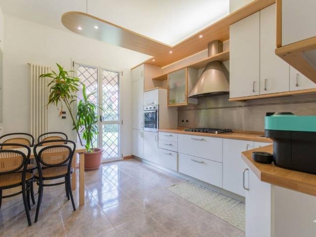 Villa Indipendente in vendita a Unione dei comuni Savena-Idice, Ozzano Dell'emilia