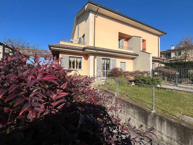 Villa Indipendente in vendita a Ozzero, Lombardia