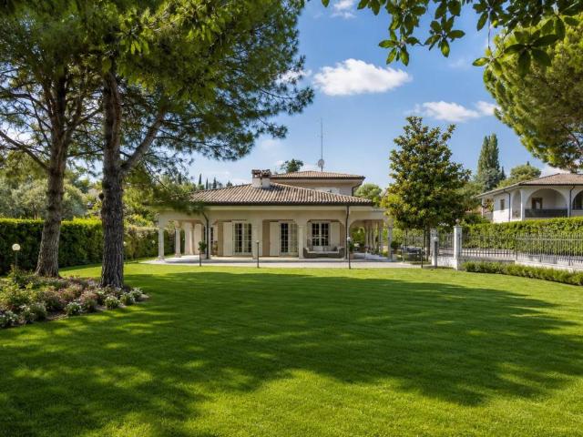 Villa Indipendente in vendita a Padenghe Sul Garda, Lombardia