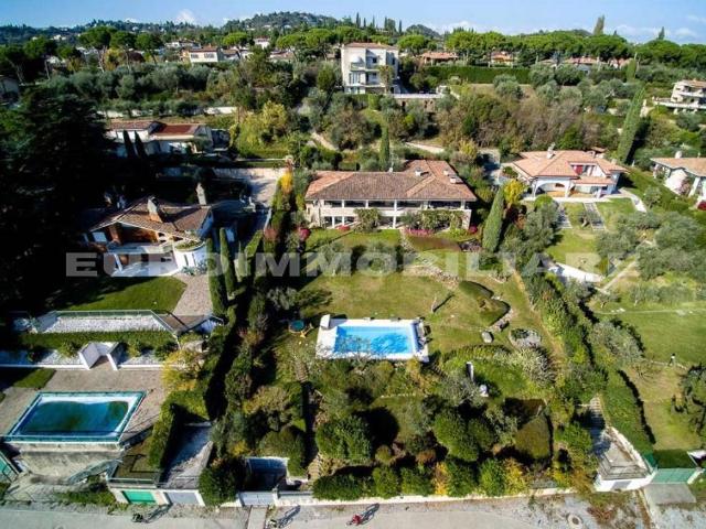 Villa Indipendente in vendita a Padenghe Sul Garda, Brescia