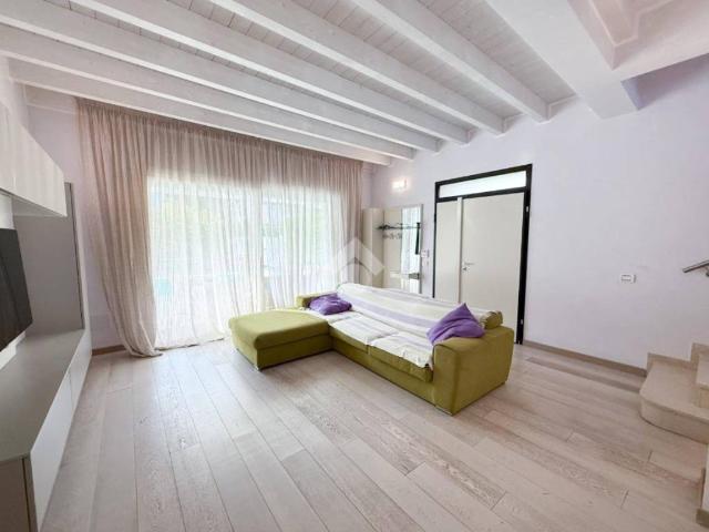 Villa Indipendente in vendita a Padenghe Sul Garda, Lombardia