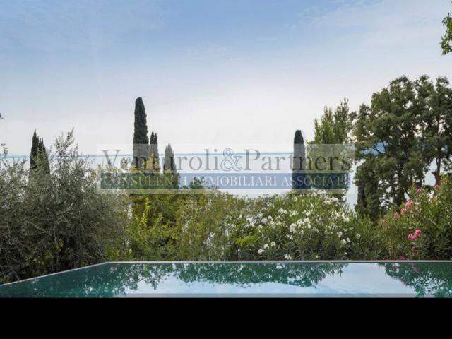 Villa Indipendente in vendita a Padenghe Sul Garda, Brescia