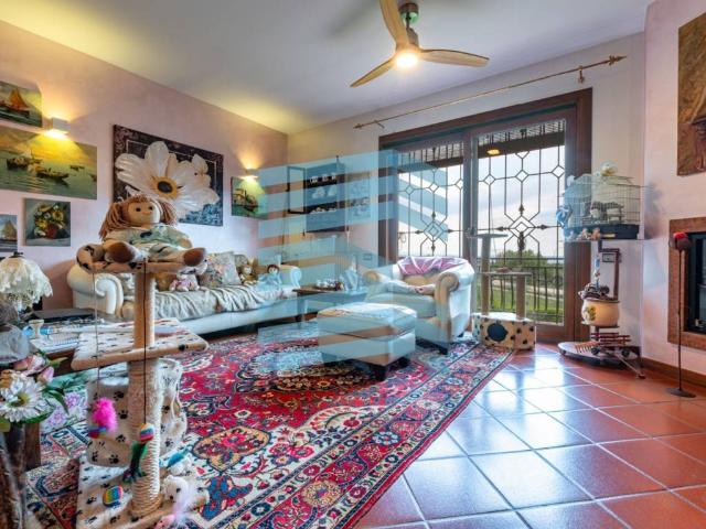 Villa Indipendente in vendita a Padenghe Sul Garda, Lombardia