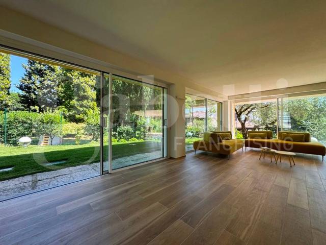 Villa Indipendente in vendita a Padenghe Sul Garda, Lombardia