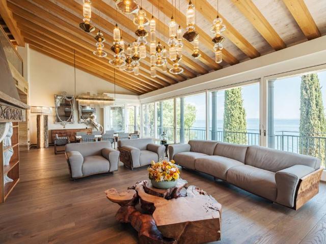 Villa Indipendente in vendita a Padenghe Sul Garda, Lombardia