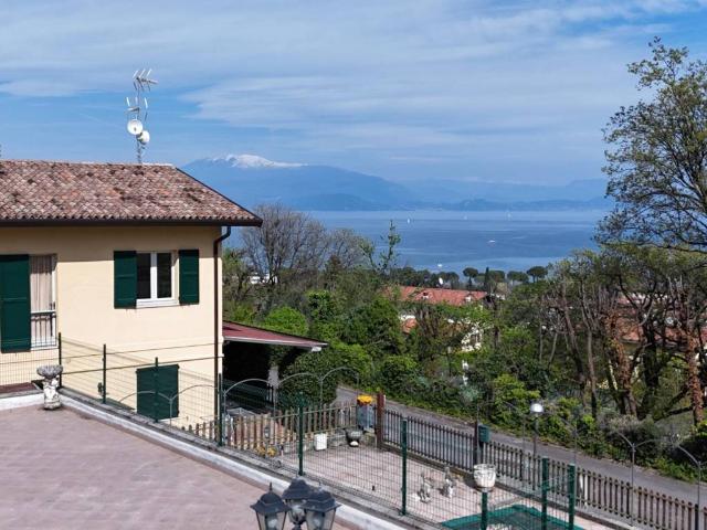 Villa Indipendente in vendita a Padenghe Sul Garda, Lombardia