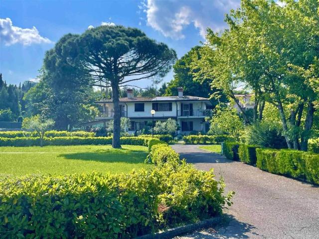 Villa Indipendente in vendita a Padenghe Sul Garda, Brescia