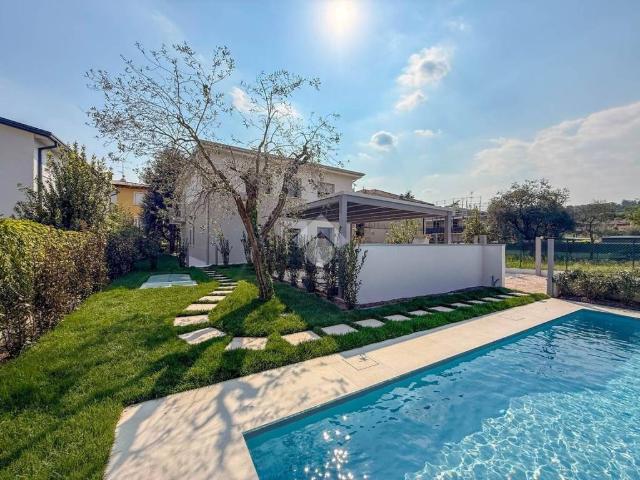 Villa Indipendente in vendita a Padenghe Sul Garda, Lombardia