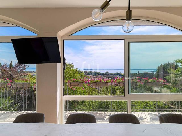 Villa Indipendente in vendita a Padenghe Sul Garda, Lombardia