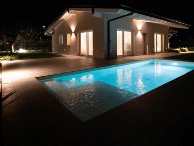 Villa Indipendente in vendita a Padenghe Sul Garda, Lombardia