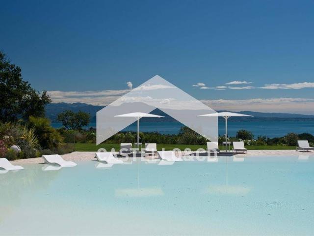 Villa Indipendente in vendita a Padenghe Sul Garda, Lombardia