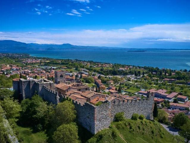 Villa Indipendente in vendita a Padenghe Sul Garda, Brescia