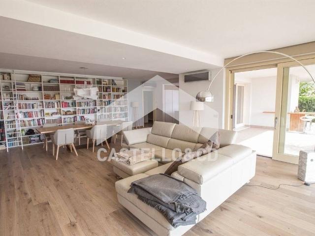 Villa Indipendente in vendita a Padenghe Sul Garda, Lombardia