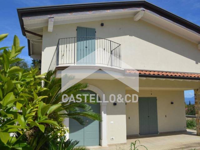 Villa Indipendente in vendita a Padenghe Sul Garda, Brescia