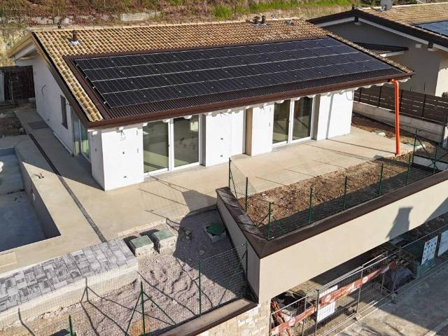 Villa Indipendente in vendita a Padenghe Sul Garda, Lombardia