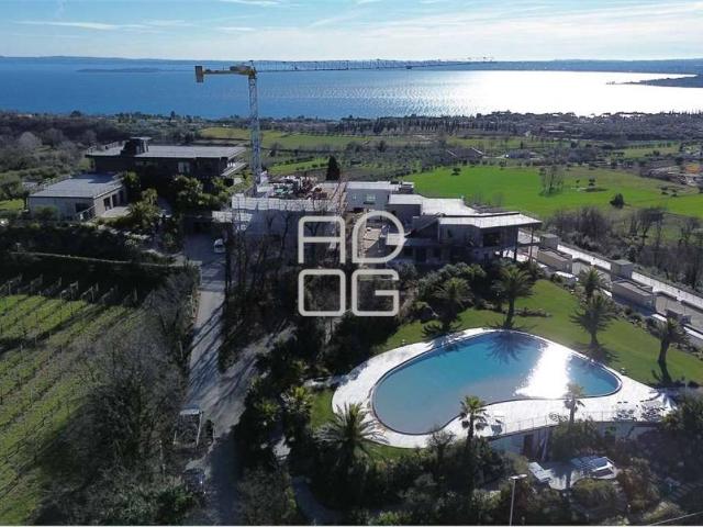 Villa Indipendente in vendita a Padenghe Sul Garda, Lombardia