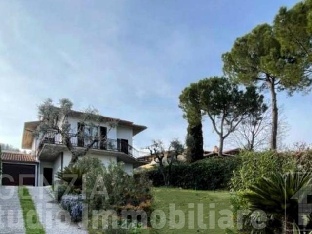 Villa Indipendente in vendita a Padenghe Sul Garda, Lombardia
