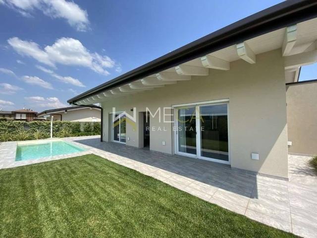 Villa Indipendente in vendita a Padenghe Sul Garda, Lombardia