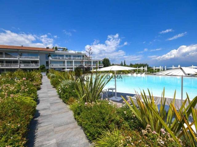 Villa Indipendente in vendita a Padenghe Sul Garda, Brescia