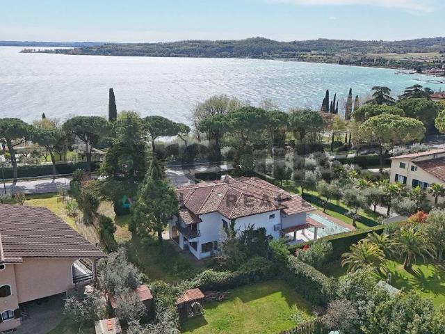 Villa Indipendente in vendita a Padenghe Sul Garda, Lombardia