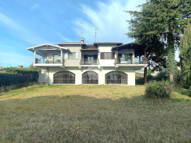 Villa Indipendente in vendita a Padenghe Sul Garda, Lombardia