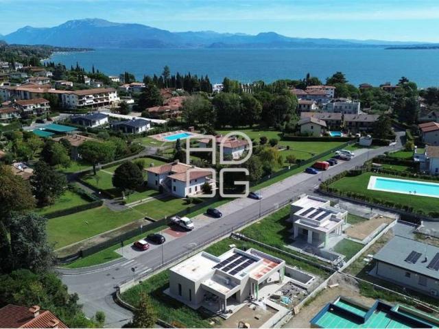 Villa Indipendente in vendita a Padenghe Sul Garda, Brescia