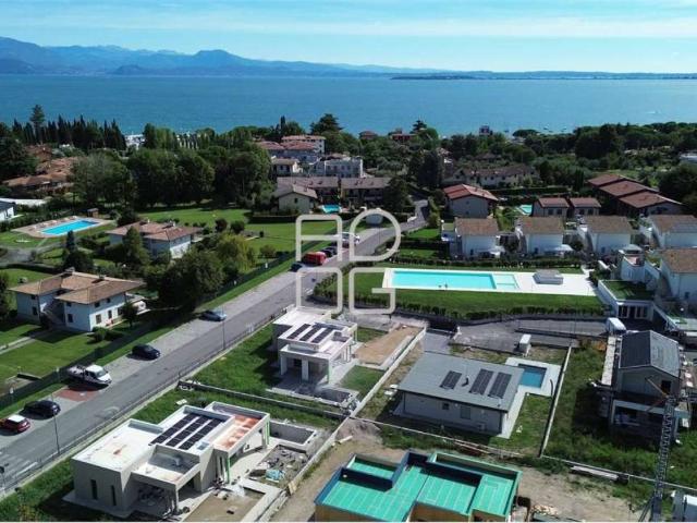 Villa Indipendente in vendita a Padenghe Sul Garda, Lombardia