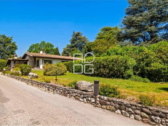 Villa Indipendente in vendita a Padenghe Sul Garda, Lombardia
