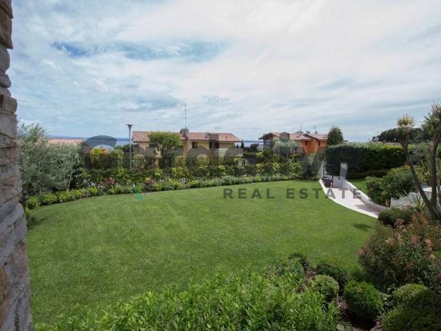 Villa Indipendente in vendita a Padenghe Sul Garda, Lombardia