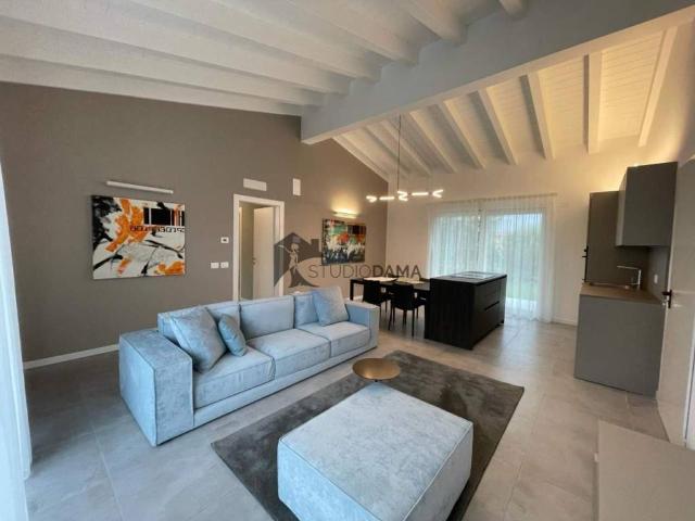 Villa Indipendente in vendita a Padenghe Sul Garda, Lombardia