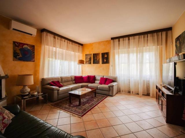 Villa Indipendente in vendita a Paderno D'adda, Lombardia