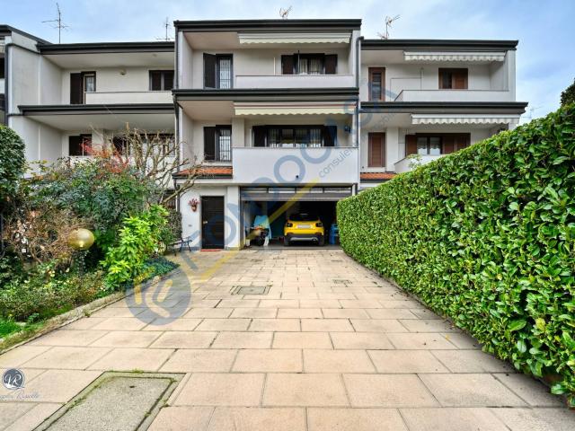 Villa Indipendente in vendita a Zona Omogenea Milano Nord, Paderno Dugnano