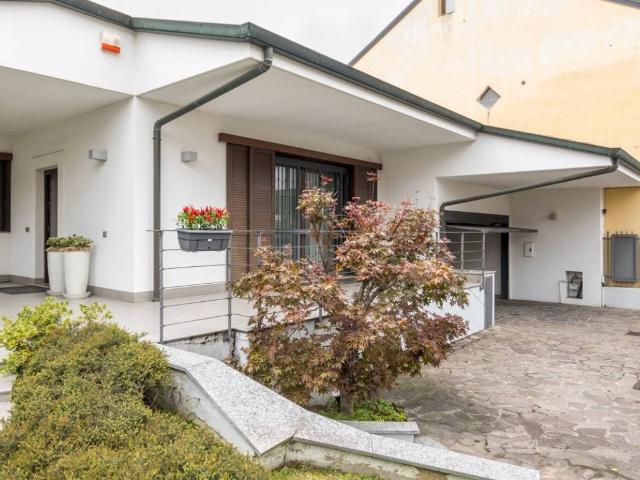 Villa Indipendente in vendita a Zona Omogenea Milano Nord, Paderno Dugnano