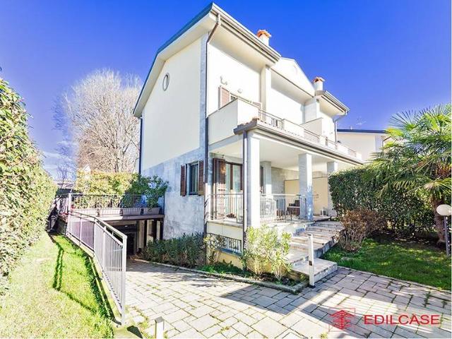 Villa Indipendente in vendita a Zona Omogenea Milano Nord, Paderno Dugnano