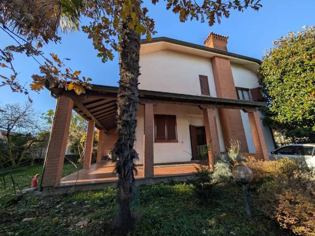 Villa Indipendente in vendita a Zona Omogenea Milano Nord, Paderno Dugnano