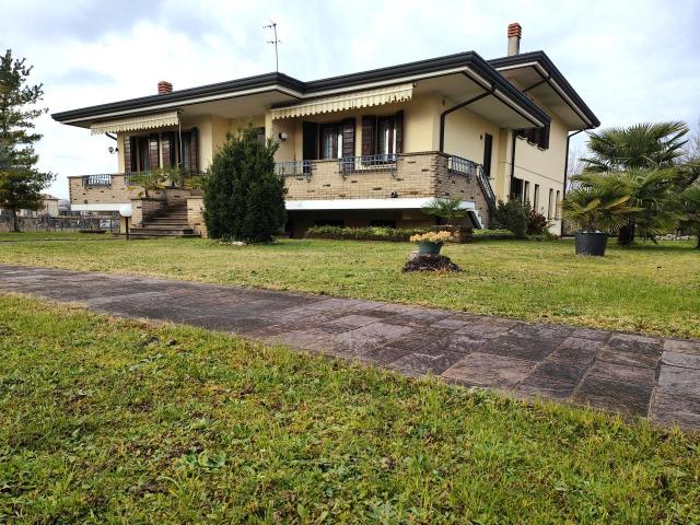 Villa Indipendente in vendita a Montà, Padova