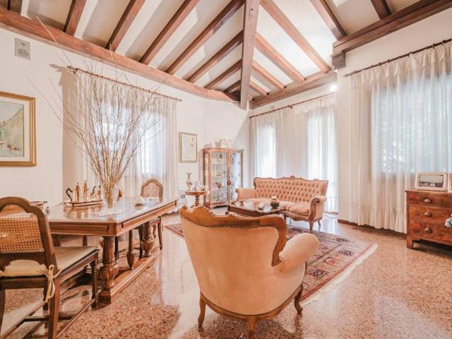 Villa Indipendente in vendita a Sacra Famiglia, Padova