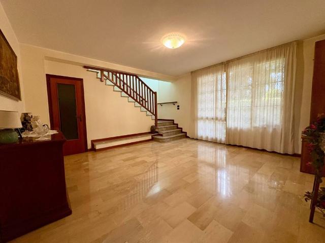 Villa Indipendente in vendita a Altichiero, Padova