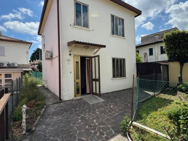 Villa Indipendente in vendita a Sant'Osvaldo, Padova