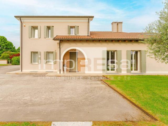 Villa Indipendente in vendita a Trevignano, Veneto