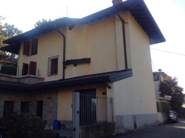 Villa Indipendente in vendita a Paladina, Lombardia