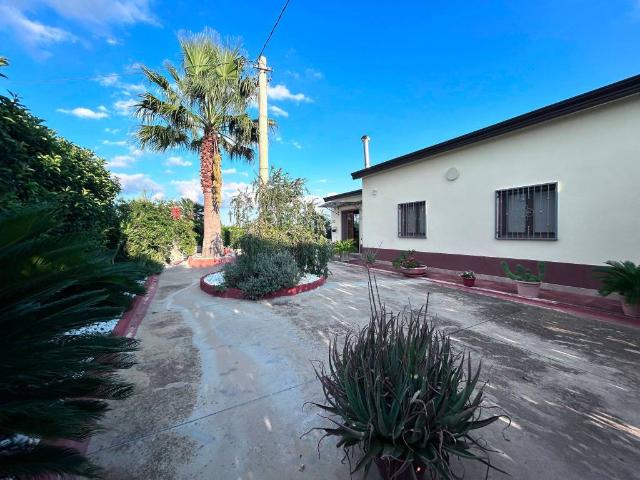 Villa Indipendente in vendita a Palagiano, Taranto