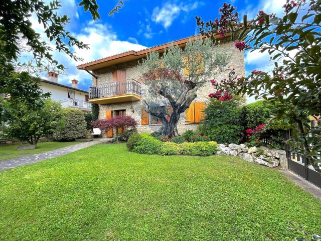 Villa Indipendente in vendita a Longoni, Palazzago