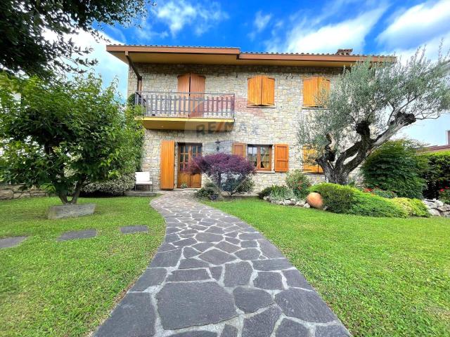 Villa Indipendente in vendita a Longoni, Palazzago